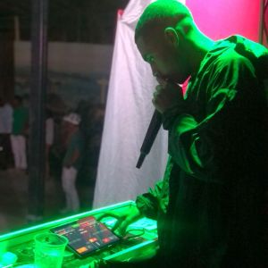 Dengarkan DEIXA EU SARRA (Explicit) lagu dari DJ Erick Castro dengan lirik