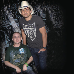 ดาวน์โหลดและฟังเพลง Hard Life พร้อมเนื้อเพลงจาก Brad Paisley