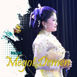 Dengarkan Megot Demen lagu dari Ita DK dengan lirik