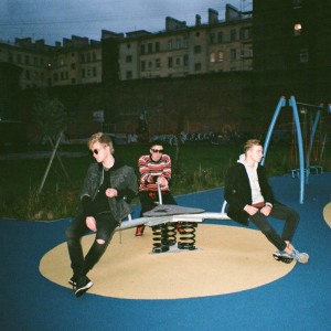 收聽почтисчастье的Зрачки歌詞歌曲