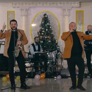 ดาวน์โหลดและฟังเพลง Potpuri festive พร้อมเนื้อเพลงจาก Adnan Kamberi