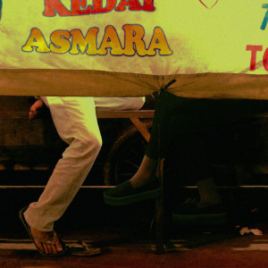 Dengarkan Apa Ada Asmara lagu dari Lomba Sihir dengan lirik