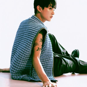 Listen to Eyes on you song with lyrics from 向井太一