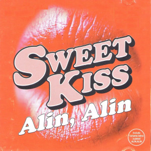 Dengarkan Ma Gandesc La Tine lagu dari Sweet Kiss dengan lirik