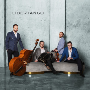 收聽Solo Tango Orquesta的Libertango歌詞歌曲