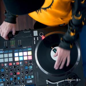 default playlist img