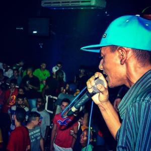 Listen to De Malote Na Cintura song with lyrics from Mc Charmoso