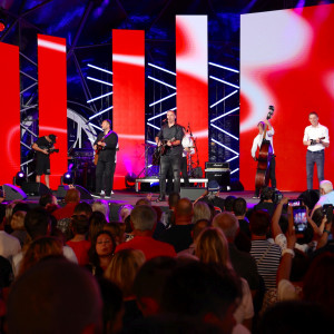 收听Džentlmeni的Žena prava歌词歌曲