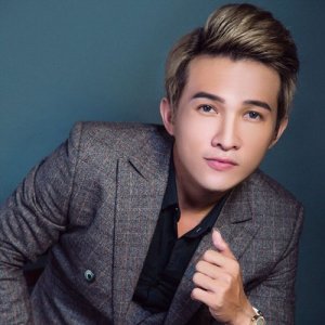 收聽Cao Tùng Huy的Đón Tết Cổ Truyền歌詞歌曲