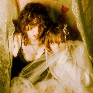 ดาวน์โหลดและฟังเพลง Ribbons พร้อมเนื้อเพลงจาก Swanskin