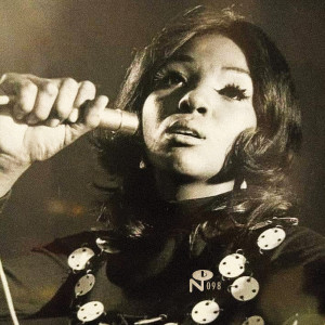 ดาวน์โหลดและฟังเพลง The Long Hot Summer พร้อมเนื้อเพลงจาก Betty Moorer