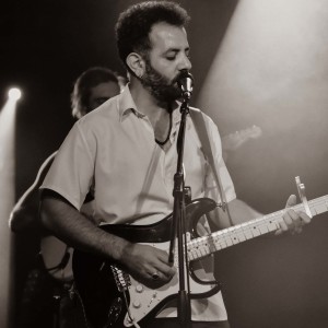 Dengarkan lagu הימים הנוראים (Live) nyanyian מאור גרידיש dengan lirik