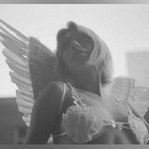 ดาวน์โหลดและฟังเพลง City Of Clouds พร้อมเนื้อเพลงจาก Zoë Fae