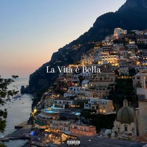 Eeiizzy的專輯LA VITA È BELLA (Explicit)