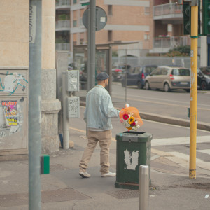 Listen to Va' a tempo song with lyrics from Ventura