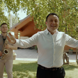 收聽Aziz Murati的Jam Deh Me Raki歌詞歌曲