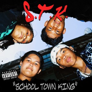 Dengarkan lagu เลิกยา (Explicit) nyanyian School Town King dengan lirik
