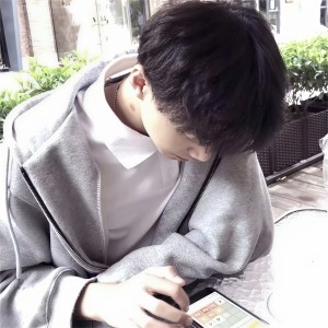 收聽小阿哲的環繞歌詞歌曲