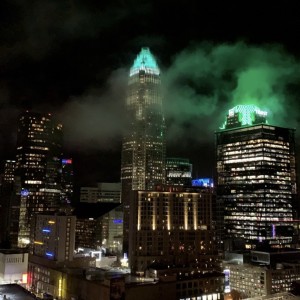 Dengarkan lagu She Pullin' Up (Explicit) nyanyian Unitus dengan lirik