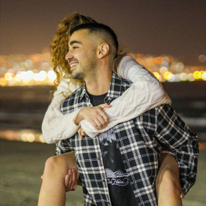 Dengarkan ברומנטיקה lagu dari מתן גלילוב dengan lirik