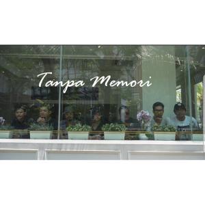 Dengarkan lagu Tanpa Memori nyanyian Desak Senja dengan lirik