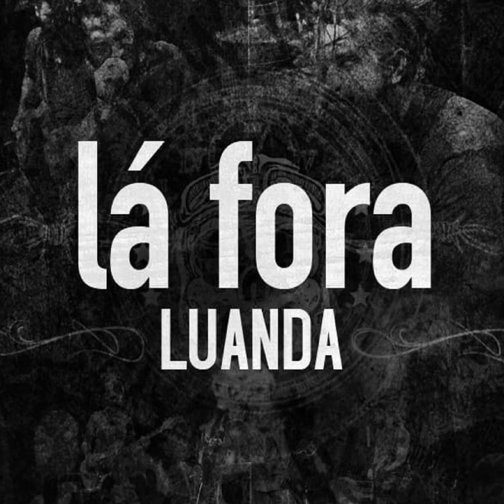 Lá Fora