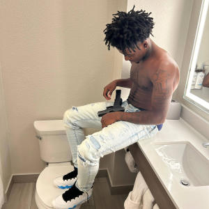 收聽Liyo的Prayers (Explicit)歌詞歌曲