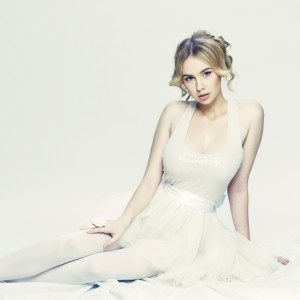 Listen to My Eyes on You song with lyrics from Simonna