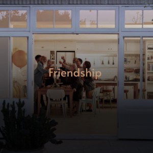 Dengarkan lagu Friendship nyanyian Judy Garland dengan lirik