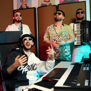 Listen to Arde Ca Bricheta song with lyrics from Omar Arnaout