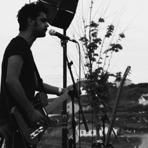 Dengarkan lagu Merdiven nyanyian Dedublüman dengan lirik