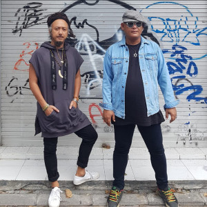 Dengarkan Tears & Blood lagu dari octav sicilia dengan lirik