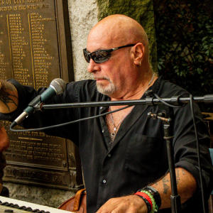 default playlist img