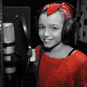 ดาวน์โหลดและฟังเพลง Tyras Jul พร้อมเนื้อเพลงจาก Tyra