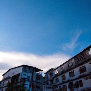 Listen to ฉันยังคงรอแม้.... song with lyrics from ธรรมรัฐ