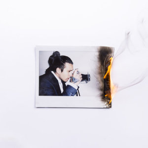 ดาวน์โหลดและฟังเพลง Polaroid พร้อมเนื้อเพลงจาก Grabbitz