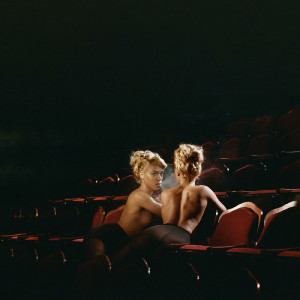 收聽Zsela的Play歌詞歌曲