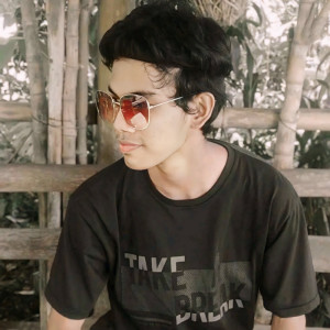 ดาวน์โหลดและฟังเพลง Selamat Jalan Mama พร้อมเนื้อเพลงจาก Ayan Ajus