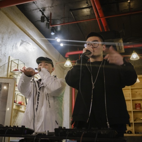 菲斯带偶