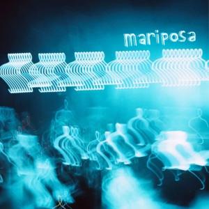 ดาวน์โหลดและฟังเพลง Hesitate พร้อมเนื้อเพลงจาก Mariposa