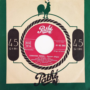 ดาวน์โหลดและฟังเพลง Caravan Petrol (Foxtrot Allegro) พร้อมเนื้อเพลงจาก Renato Carosone e il suo sestetto