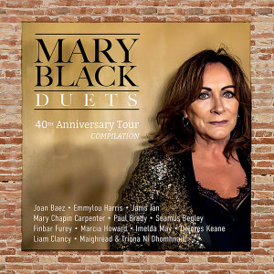 Dengarkan lagu The Moon & St. Christopher (Live) nyanyian Mary Black dengan lirik