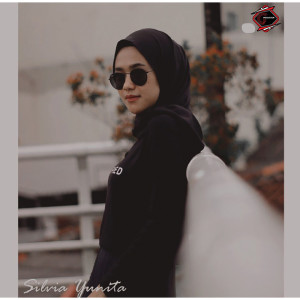 Dengarkan Satu Cinta Dua Hati lagu dari Silvia Yunita dengan lirik