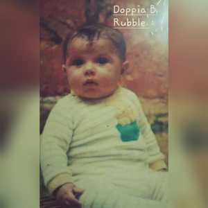 Dengarkan lagu Un po' donna un po'... nyanyian Doppia B dengan lirik