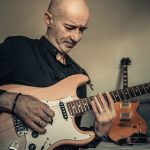 Listen to U kamenim snovima song with lyrics from Miljenko Milinović Mića