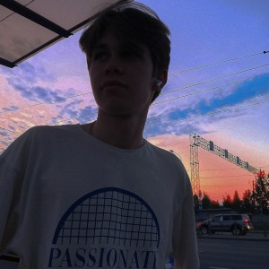 Listen to За окном лето song with lyrics from Markov