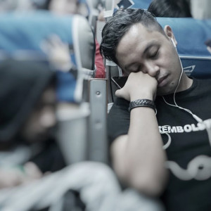 Dengarkan lagu Here With Me (Acoustic) nyanyian Tebo Riyadi dengan lirik