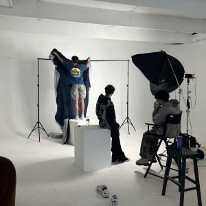 收聽Brayden Harris的Out in LA (feat. Ciscaux, Astrus* & M3MO)歌詞歌曲