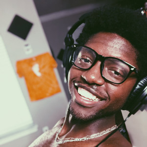 Dengarkan lagu Favorite Sweater nyanyian Joseph Allen dengan lirik