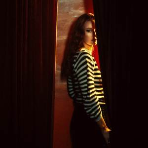 ดาวน์โหลดและฟังเพลง You Left The Rain พร้อมเนื้อเพลงจาก Elle Murphy